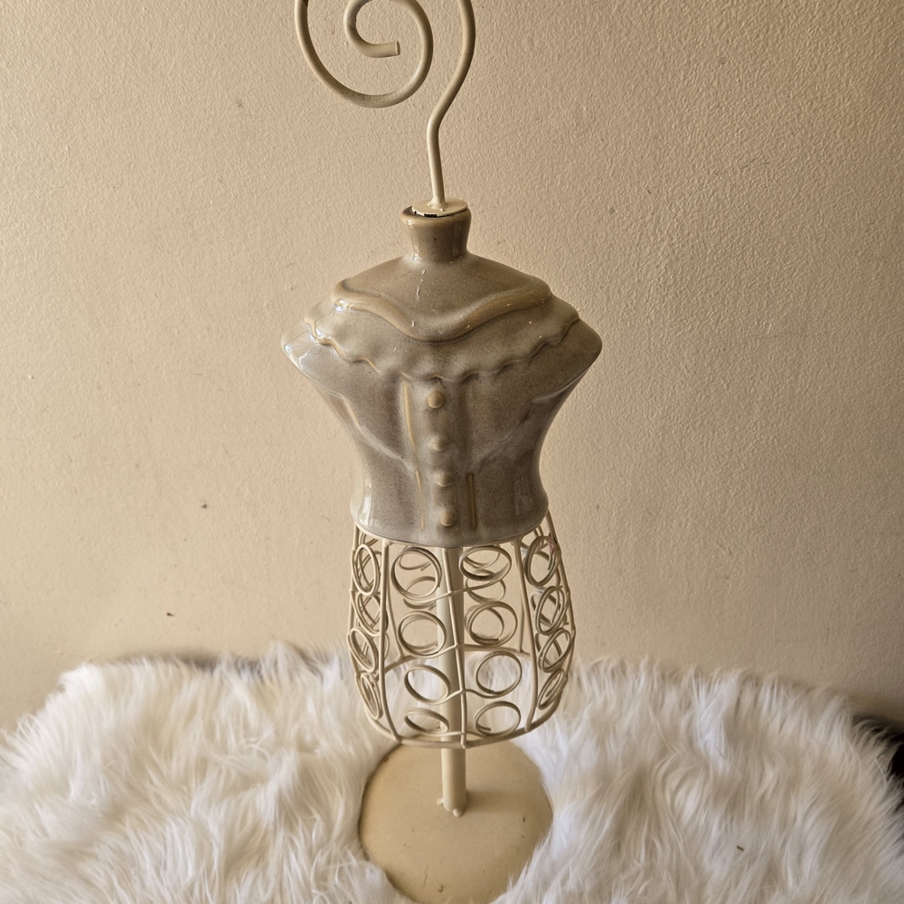 Decorative Wire Mannequin Holder